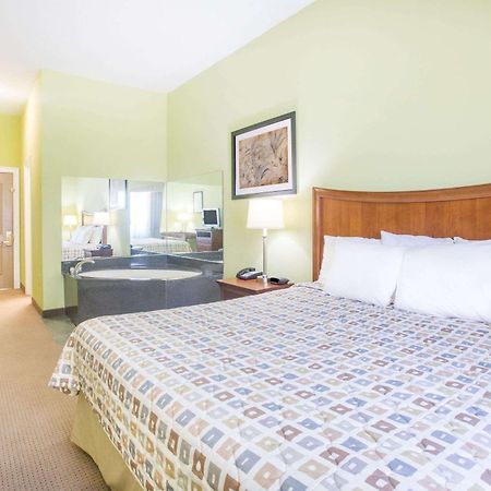 Days Inn & Suites By Wyndham Swainsboro Buitenkant foto
