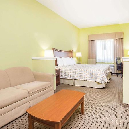 Days Inn & Suites By Wyndham Swainsboro Buitenkant foto