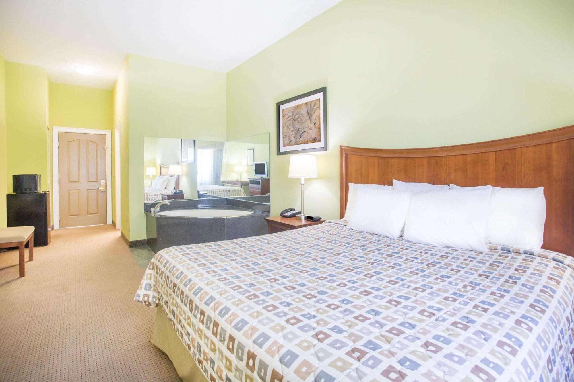 Days Inn & Suites By Wyndham Swainsboro Buitenkant foto