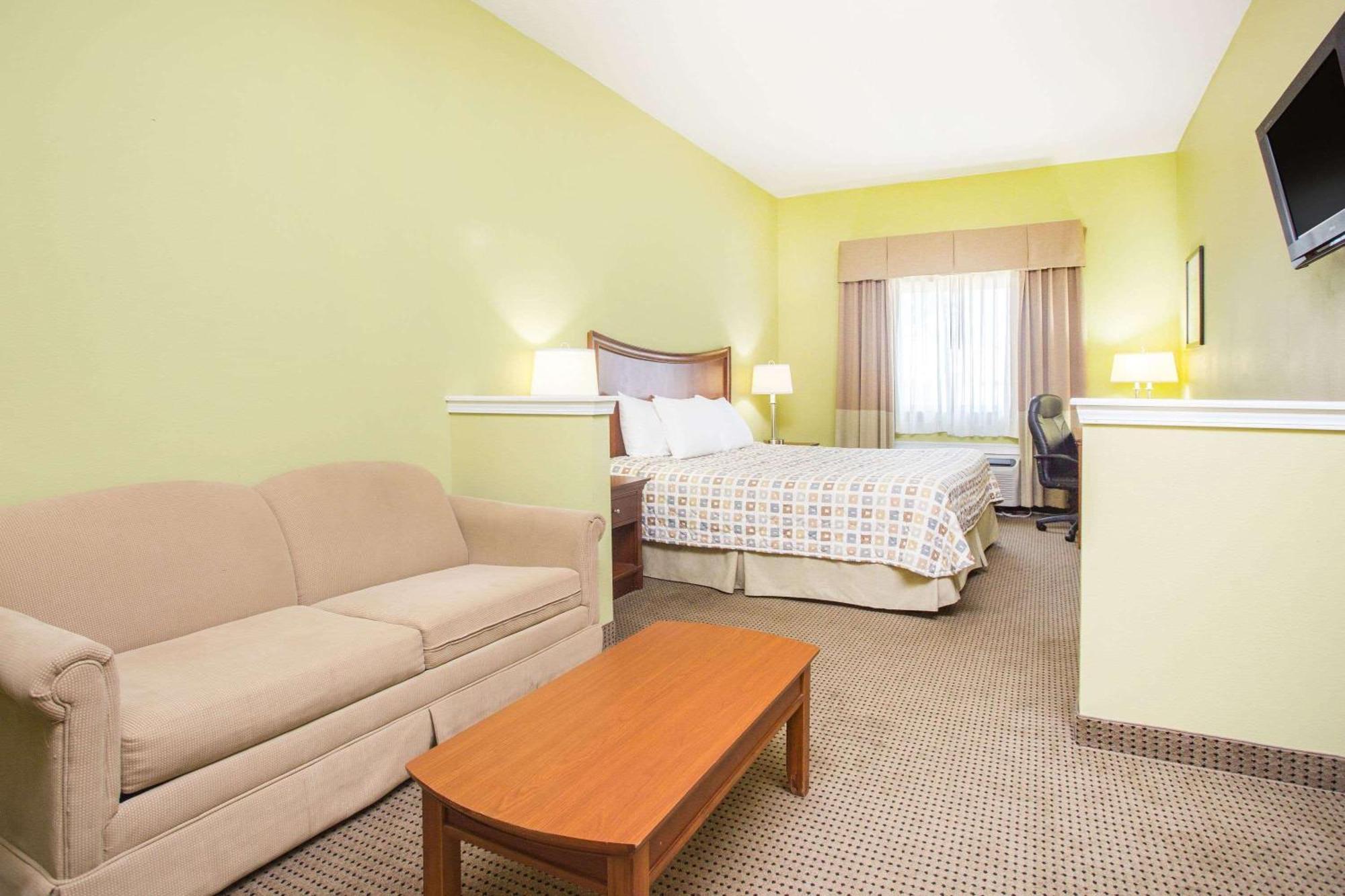 Days Inn & Suites By Wyndham Swainsboro Buitenkant foto