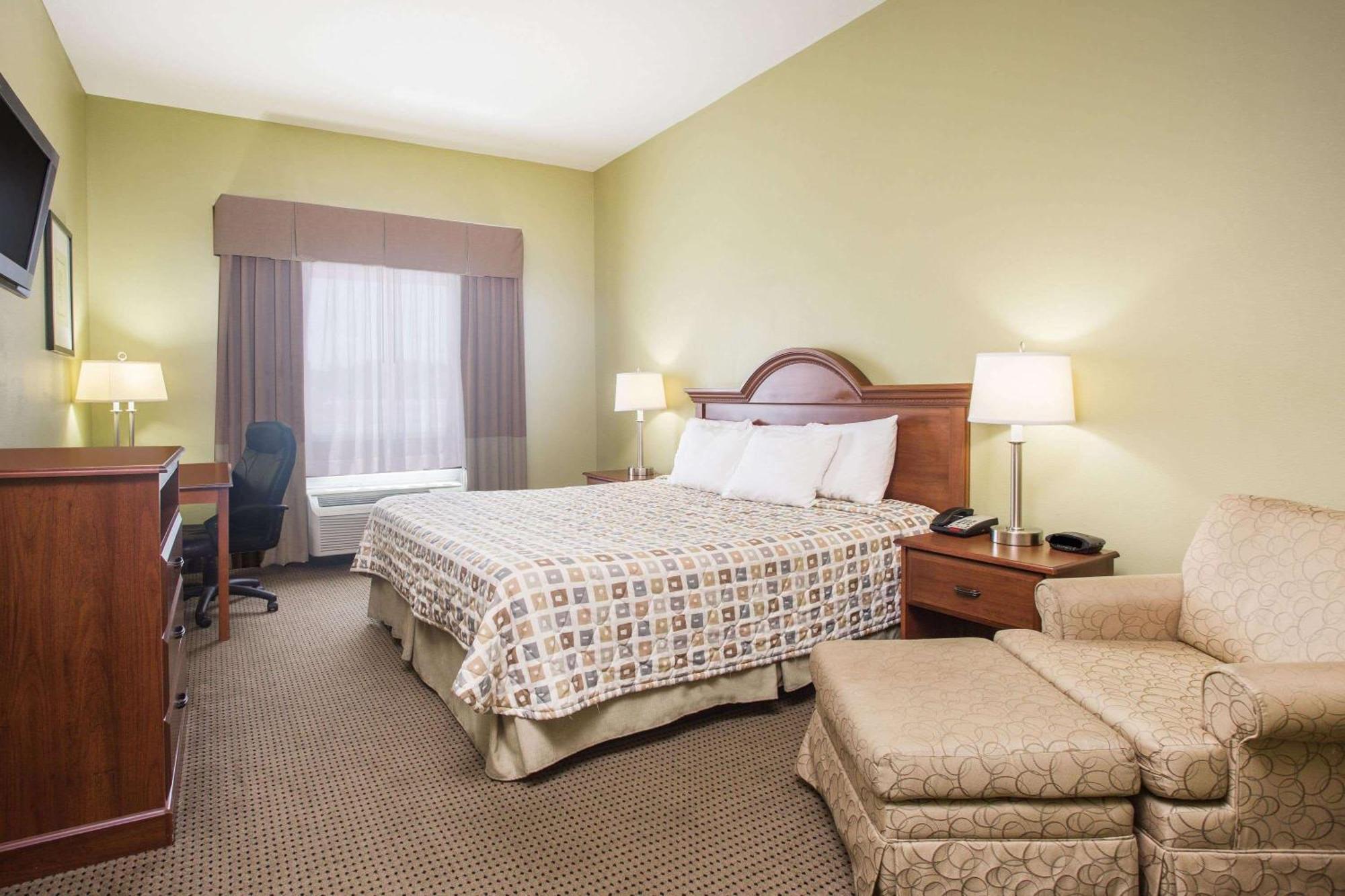 Days Inn & Suites By Wyndham Swainsboro Buitenkant foto
