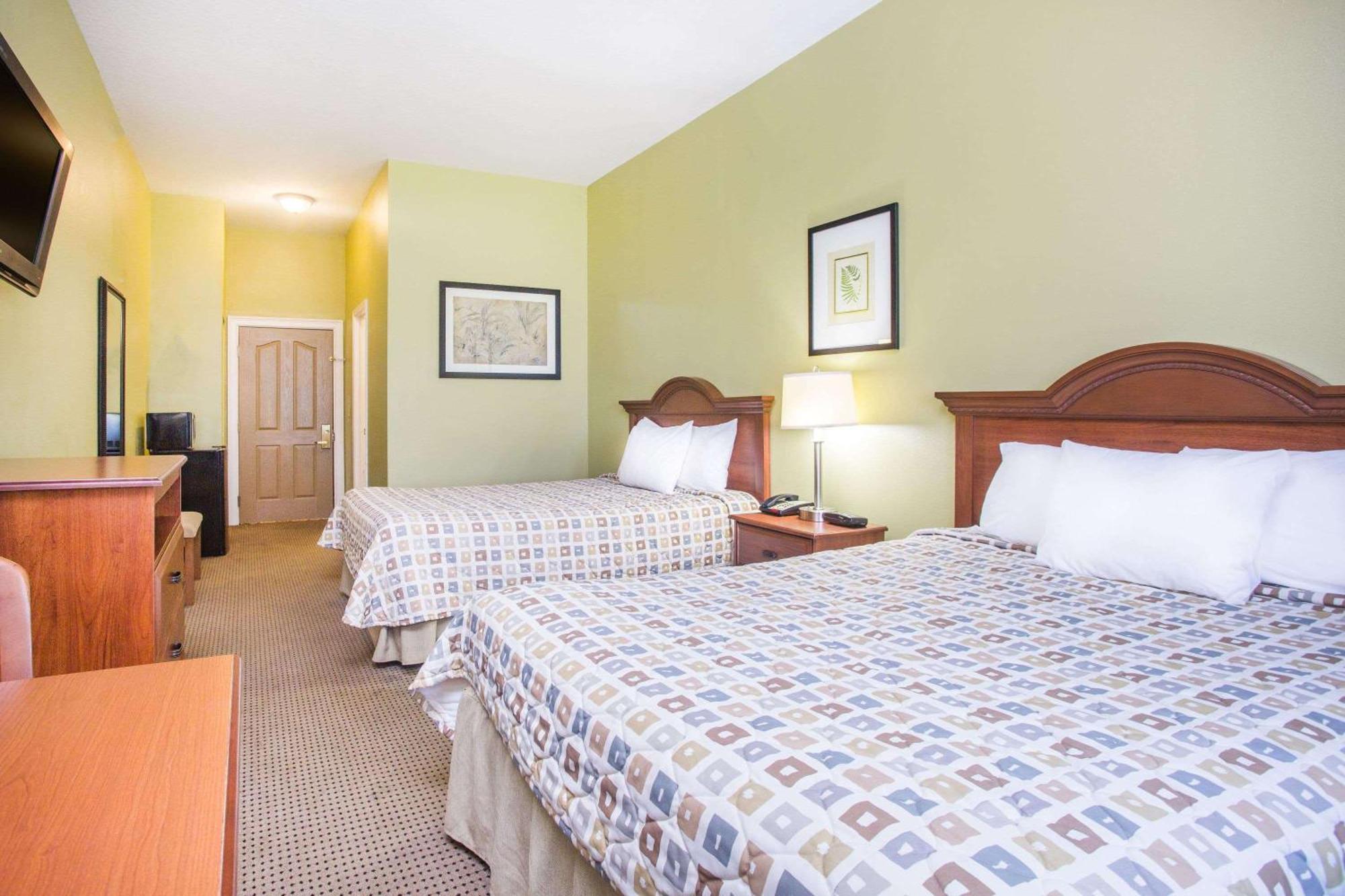 Days Inn & Suites By Wyndham Swainsboro Buitenkant foto