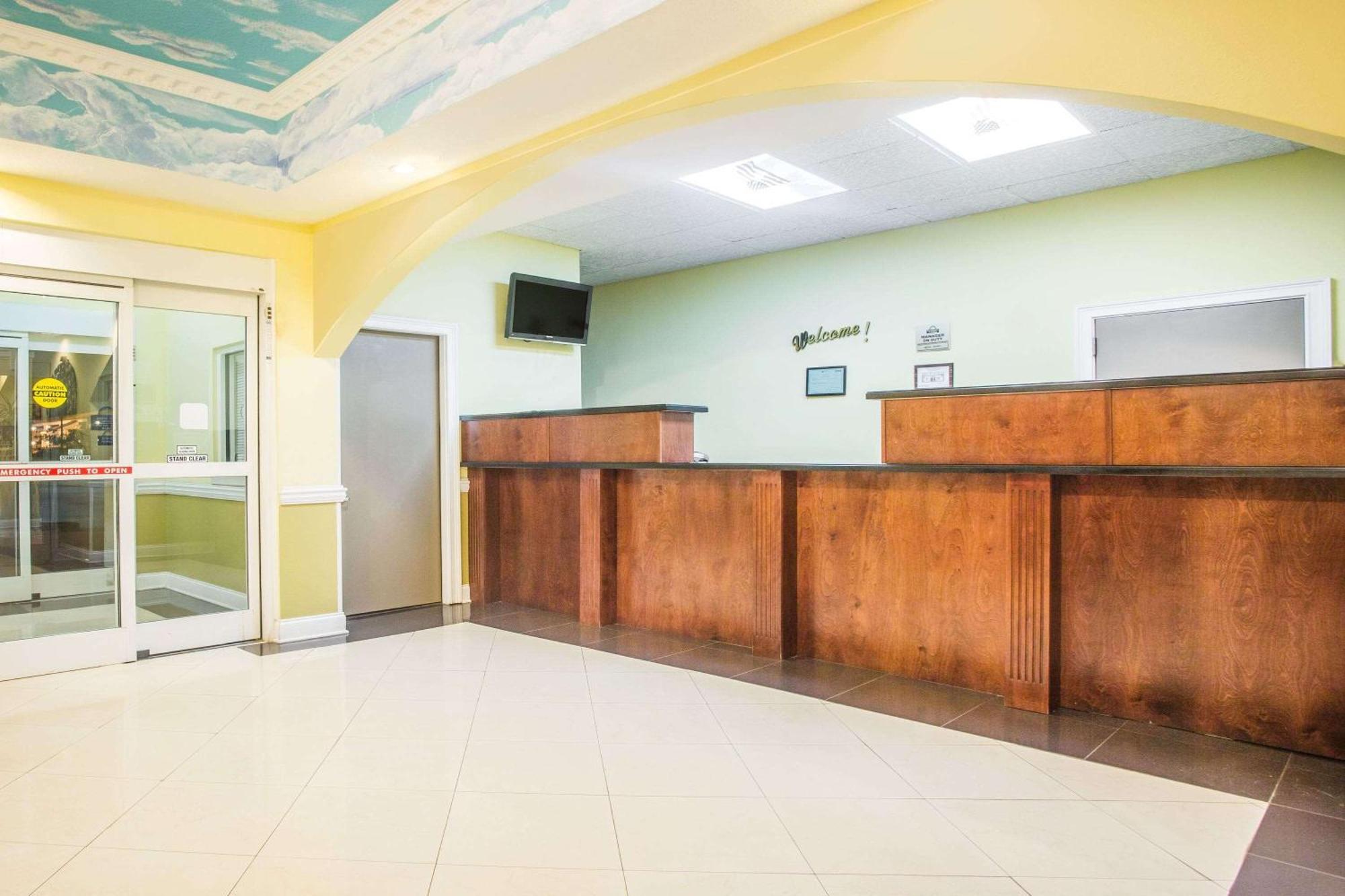 Days Inn & Suites By Wyndham Swainsboro Buitenkant foto