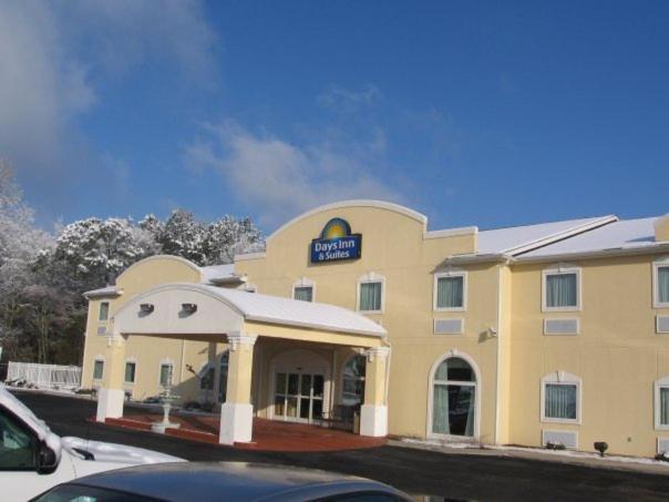 Days Inn & Suites By Wyndham Swainsboro Buitenkant foto