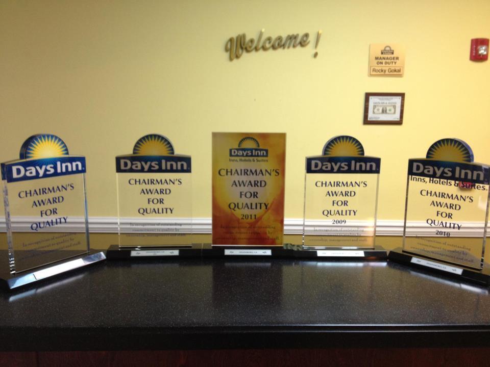 Days Inn & Suites By Wyndham Swainsboro Buitenkant foto