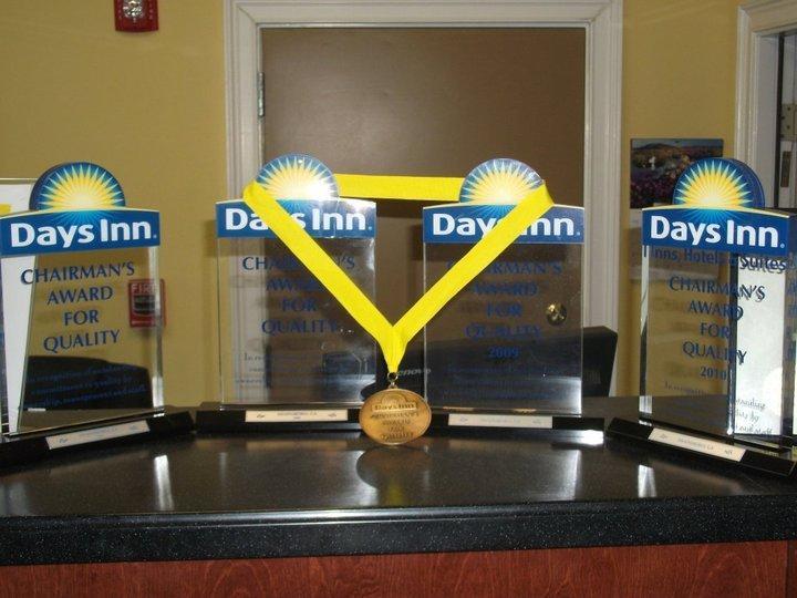 Days Inn & Suites By Wyndham Swainsboro Buitenkant foto